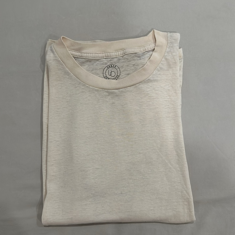 Urban outfitters cream t-shirtrt